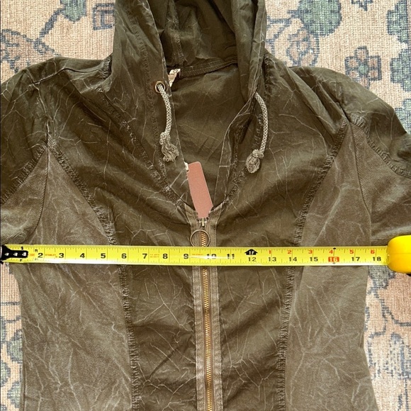 NWT XCVI Khaki Hooded Utility Jacket size medium cool features! - Picture 9 of 12